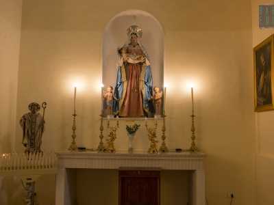 ...oppure la statua lignea della Madonna della Candelora appertenente alla confraternita della Maria SS. della Purificazione che un tempo si trovava nell�ormai sconsacrata chiesa della Vallisa